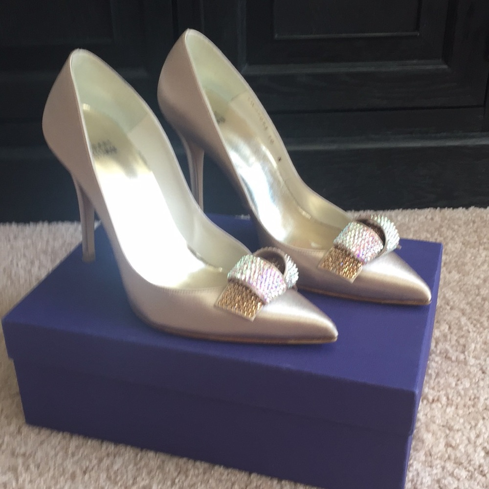 Gold satin pumps with Swarovski crystal bow - Picture 1 of 5